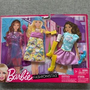 Barbie Fashionistas 3 Pack of clothes featuring outfits for a rainy day 2011